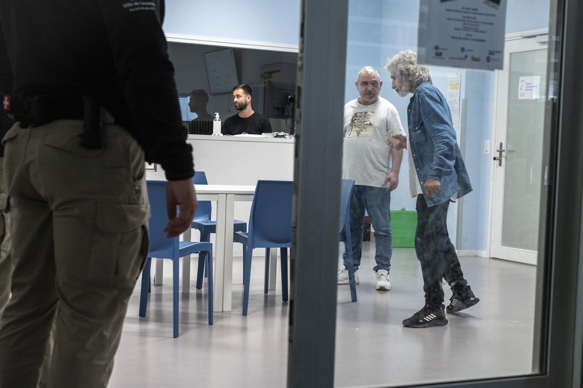 Au mur, de l’humour et de la prévention sur fond acidulé