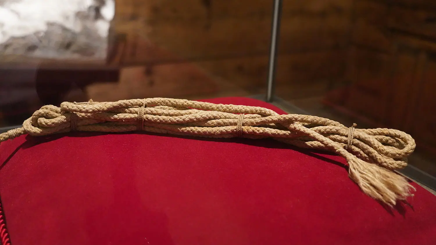 Au Musée du Cervin de Zermatt, on peut voir la corde en chanvre de la première ascension qui a lâché lors de la descente.