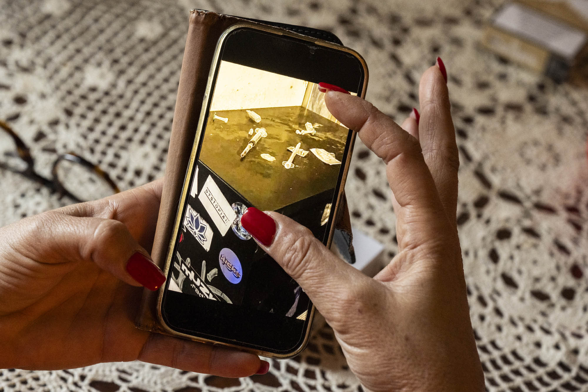 Au mur, de l'humour et de la prévention sur fond acidulé