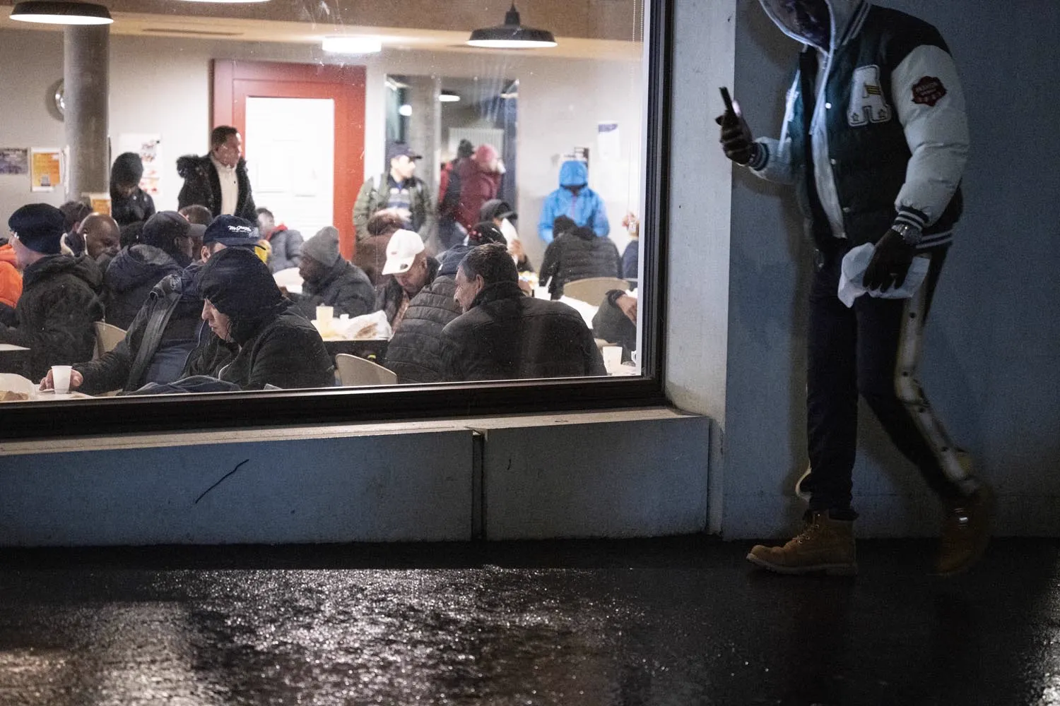 Au mur, de l'humour et de la prévention sur fond acidulé