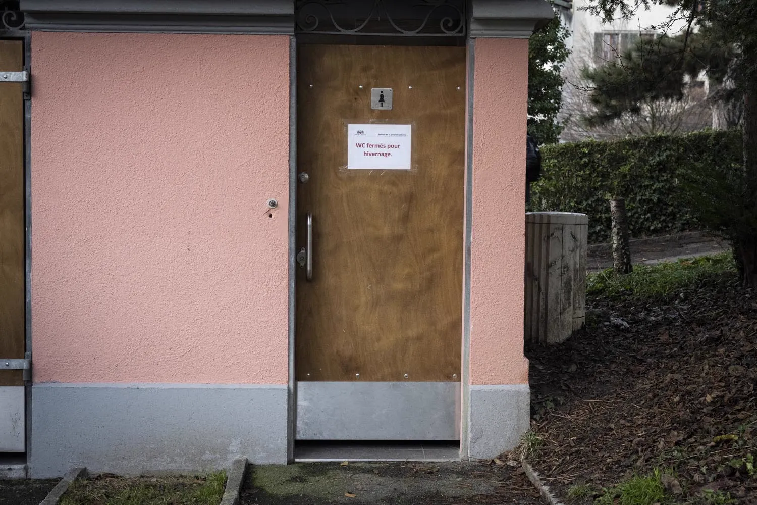 Au mur, de l'humour et de la prévention sur fond acidulé